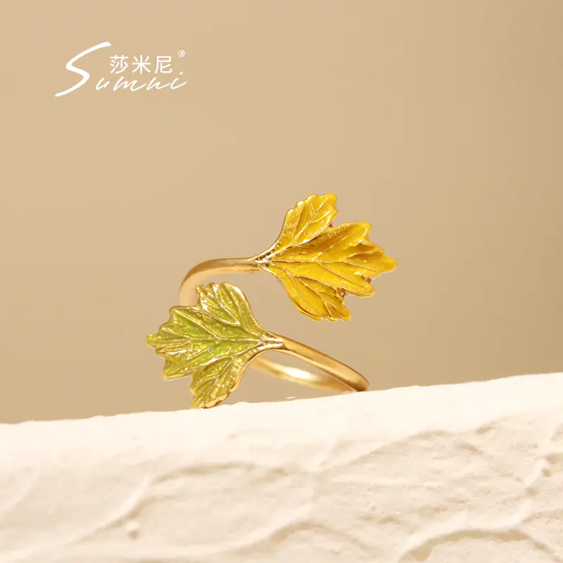 18K Frosted Gold Ring with Retro Maple Leaf Design - Image 2