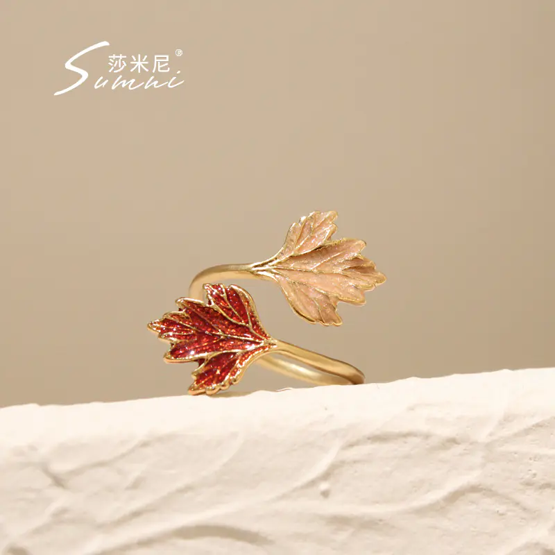 18K Frosted Gold Ring with Retro Maple Leaf Design - Image 3