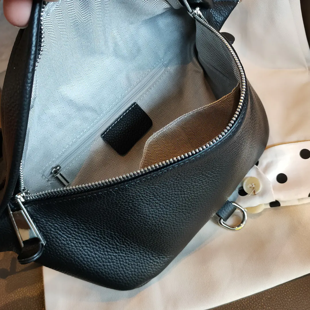 2020 New Women's Casual Crossbody Bag in Leather - Image 5