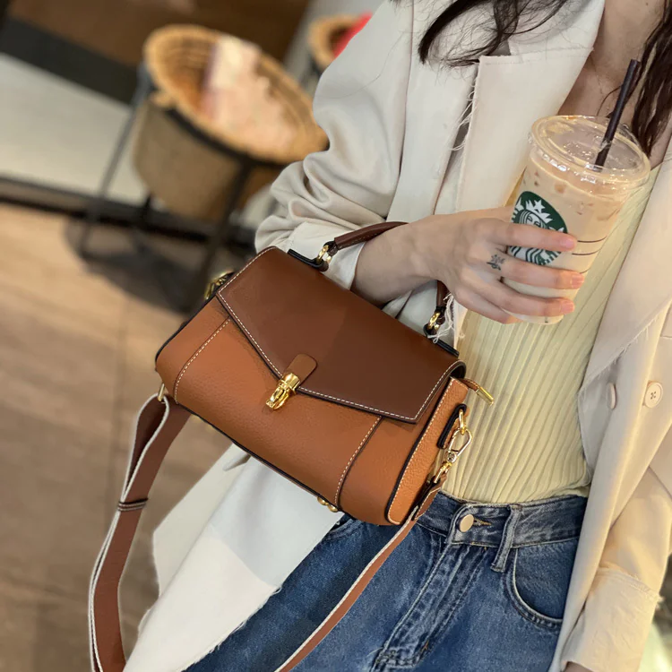 Chic Leather Crossbody Bag - Image 9