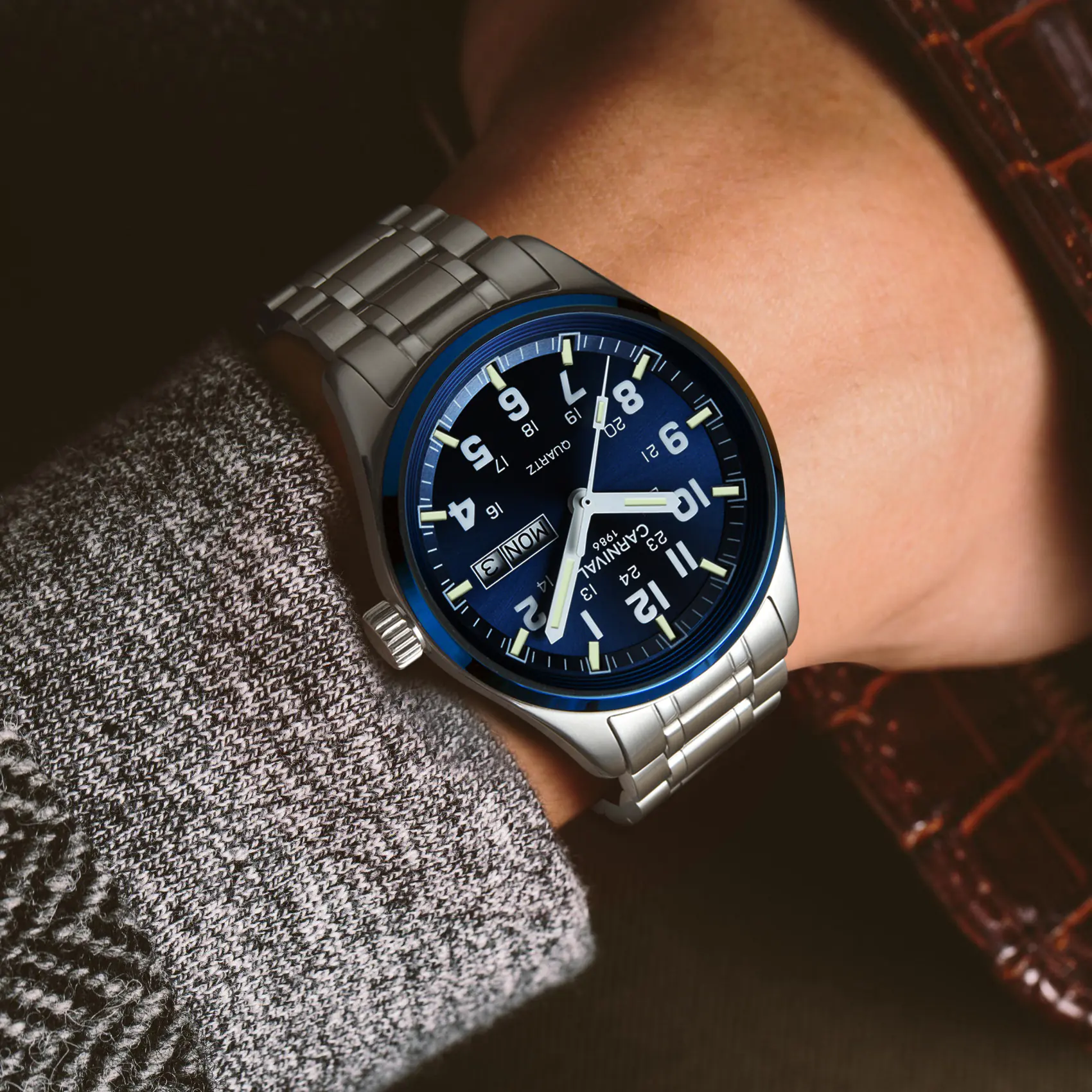 Custom Luminous Quartz Watch with Steel Waterproof Design - Image 5