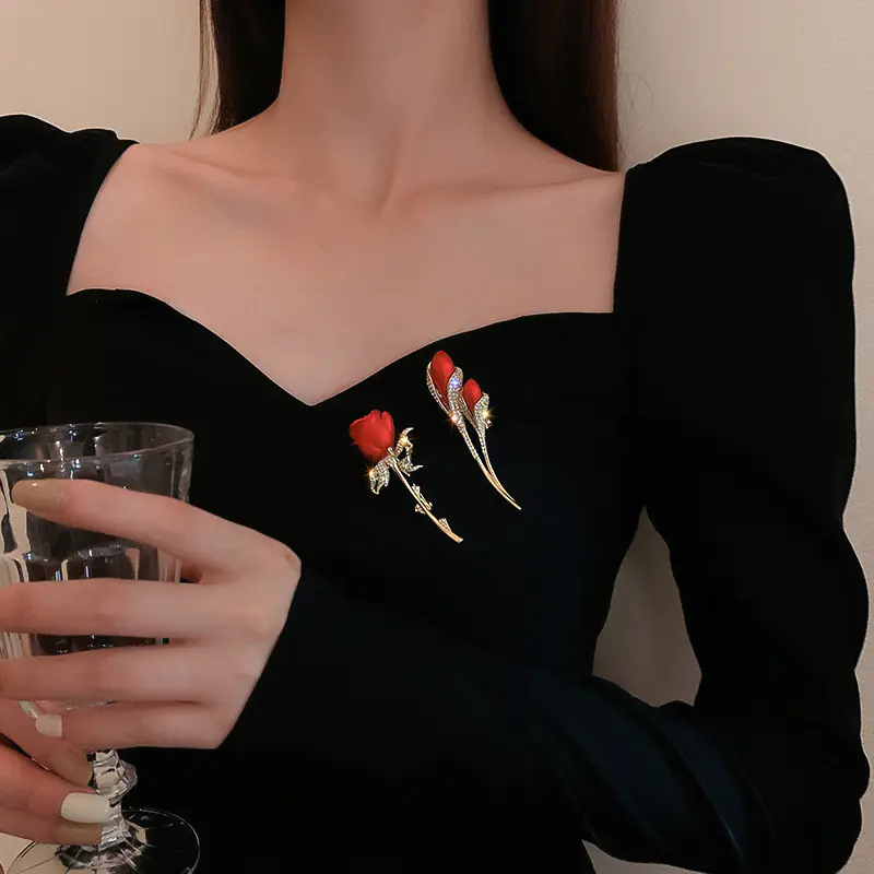 Diamond Inlaid Rose Tulip Brooch with Elegant Design