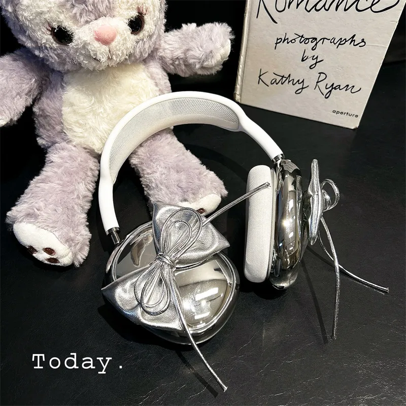 Electroplated Three-dimensional Bow Headphone Case - Image 3