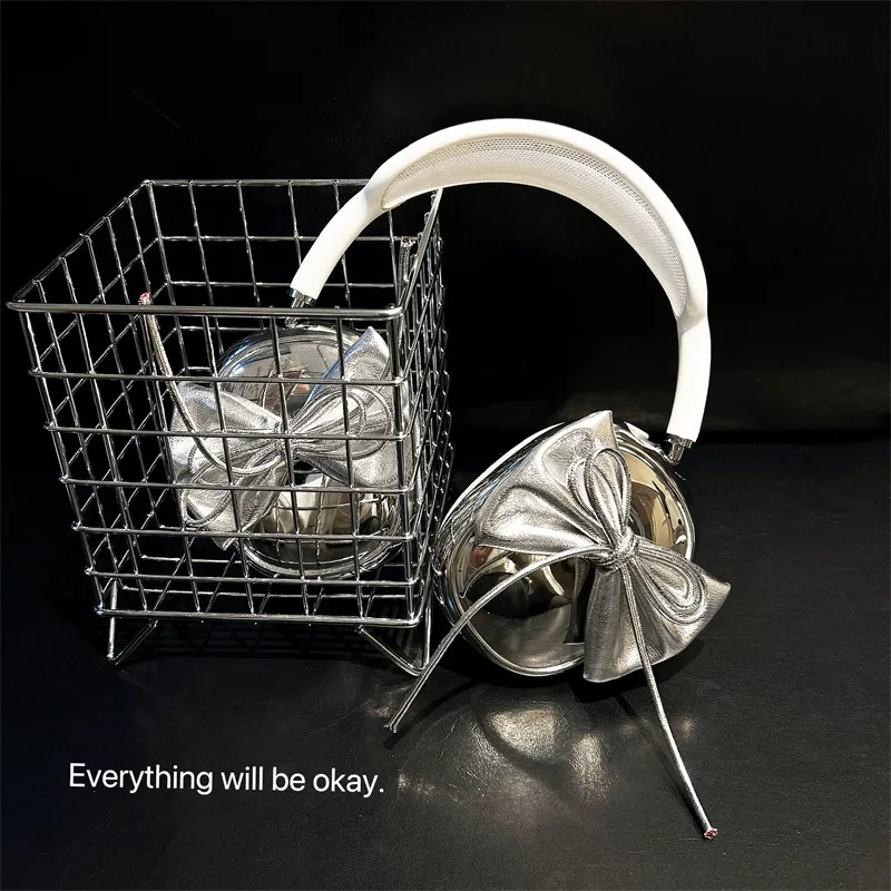 Electroplated Three-dimensional Bow Headphone Case - Image 6