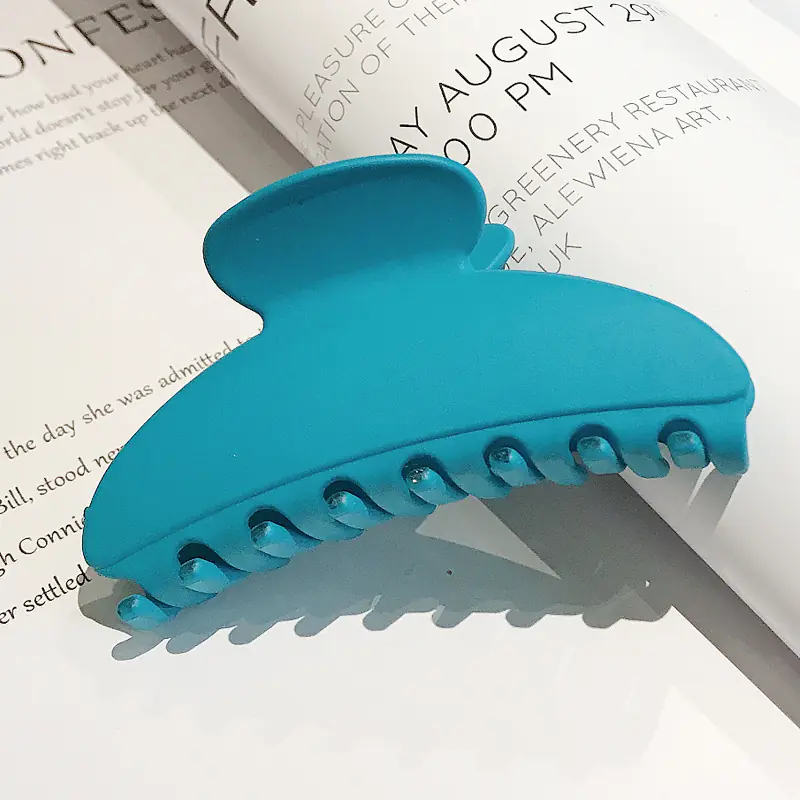Elegant Large Hair Claw for Updos and Showers - Image 3
