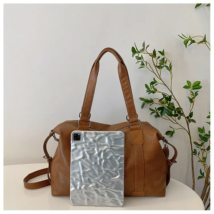 Fashion Women's Hand Carrying Large Capacity Shoulder Bag - Image 3