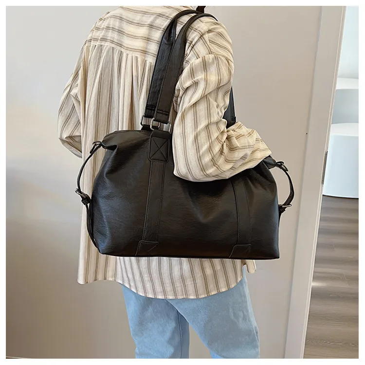 Fashion Women's Hand Carrying Large Capacity Shoulder Bag - Image 5