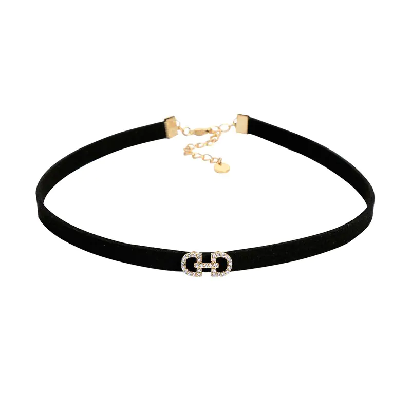 Fashionable Velvet Choker for Trendy Individuals - Image 3