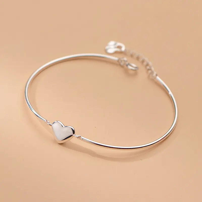 Glossy Silver Bracelet with Simple Sweet Design