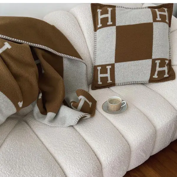 Luxury H Blanket - Image 2