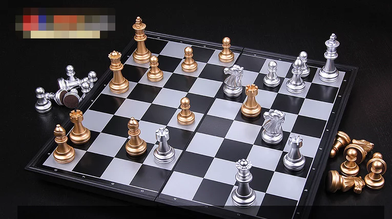 Medieval Chess Set With High Quality Chessboard - Image 7