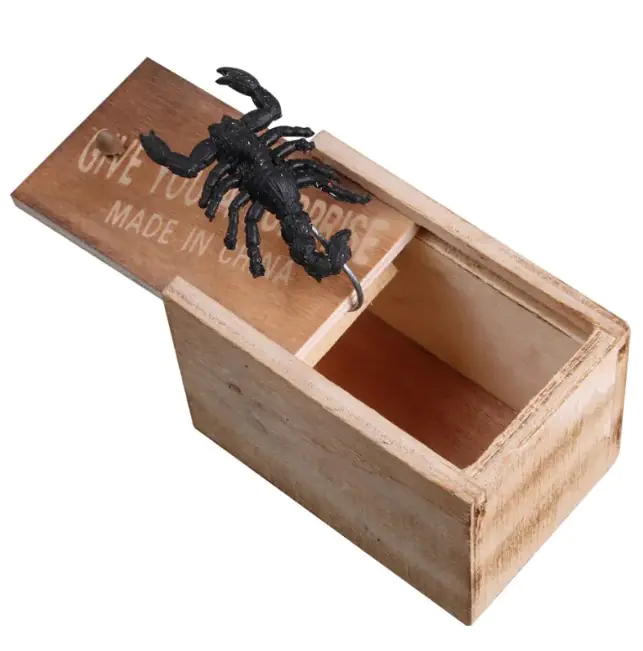 Prank Spider Wooden Scare Box - Image 3