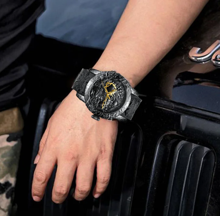 Quartz Men's Watch with Large Dial and Rubber Strap - Image 3