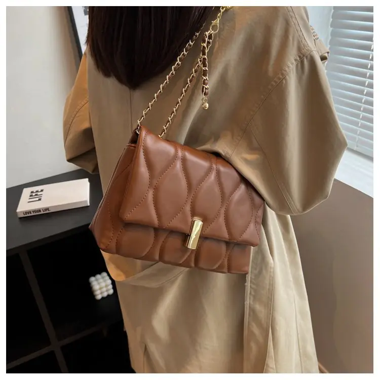 Retro Women's Versatile Single Shoulder Crossbody Bag - Image 4