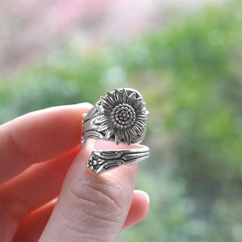 Silver Retro Daisy Ring for Women in Thailand - Image 2