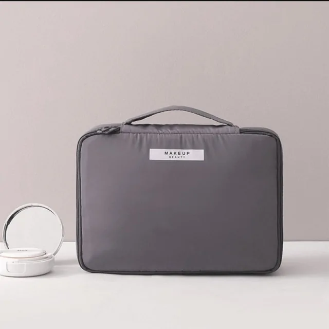 Stylish Makeup Bag Organizer - Image 9