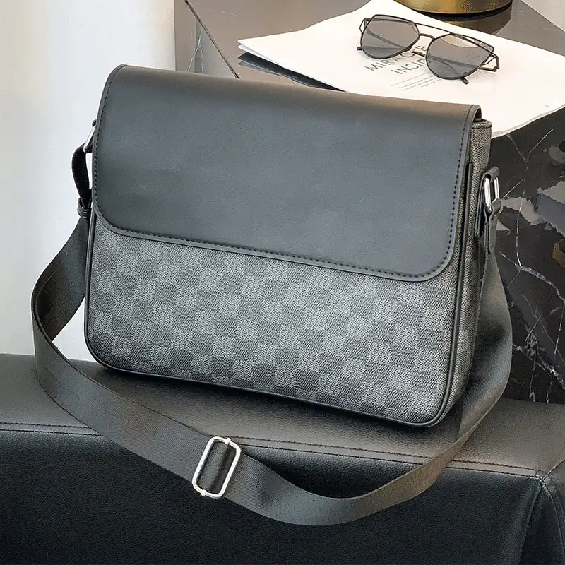 Trendy Leather Shoulder Bag - Image 2