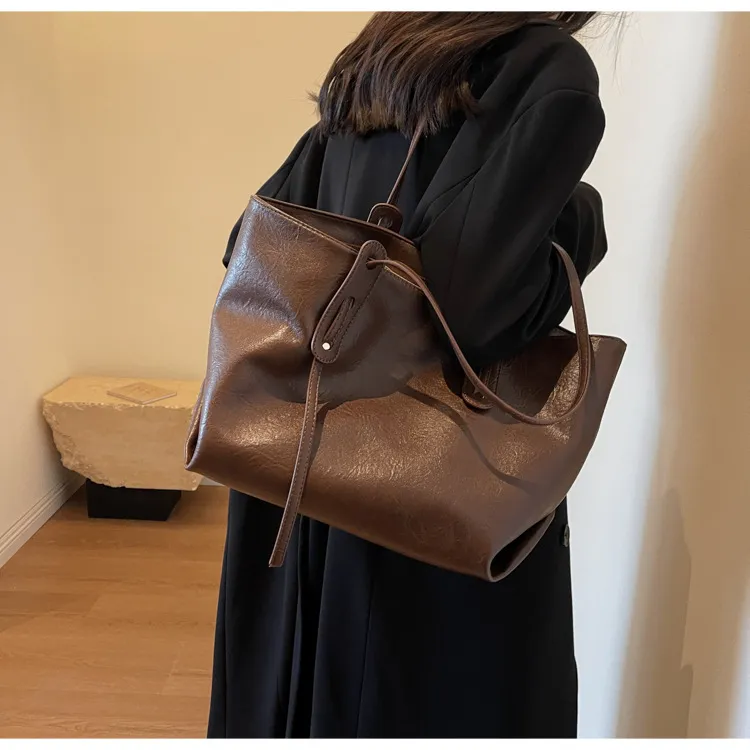 Western Style One Shoulder Commuter Bag Fashion Large Capacity Totes - Image 5